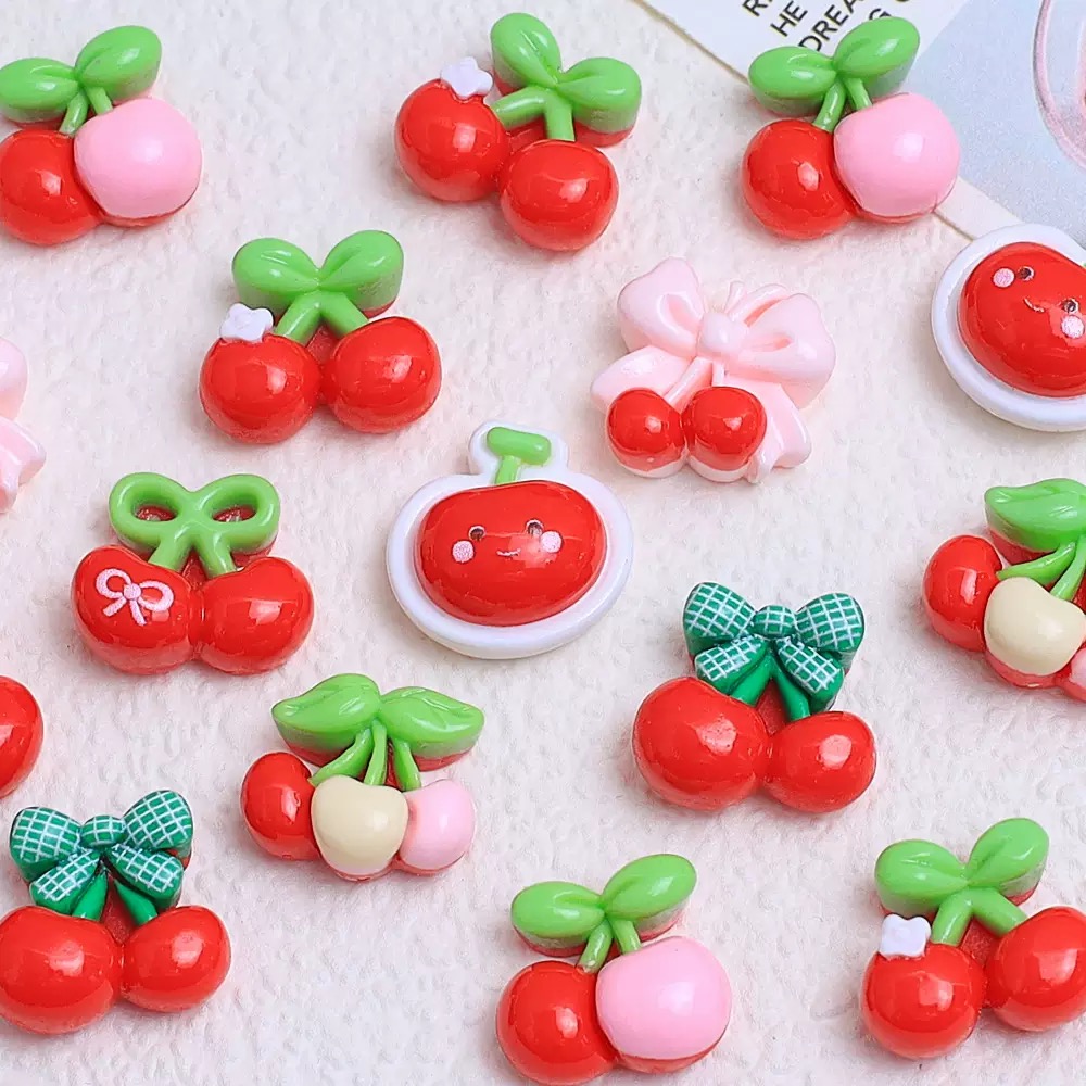 Nail Art Red Cherry - 20個入り キュートなミニ漫画、様々な赤いチェリー付き ネイルアート樹脂デザイナーチャーム DIYクラフト ネイル3Dデコレーション ジュエリー