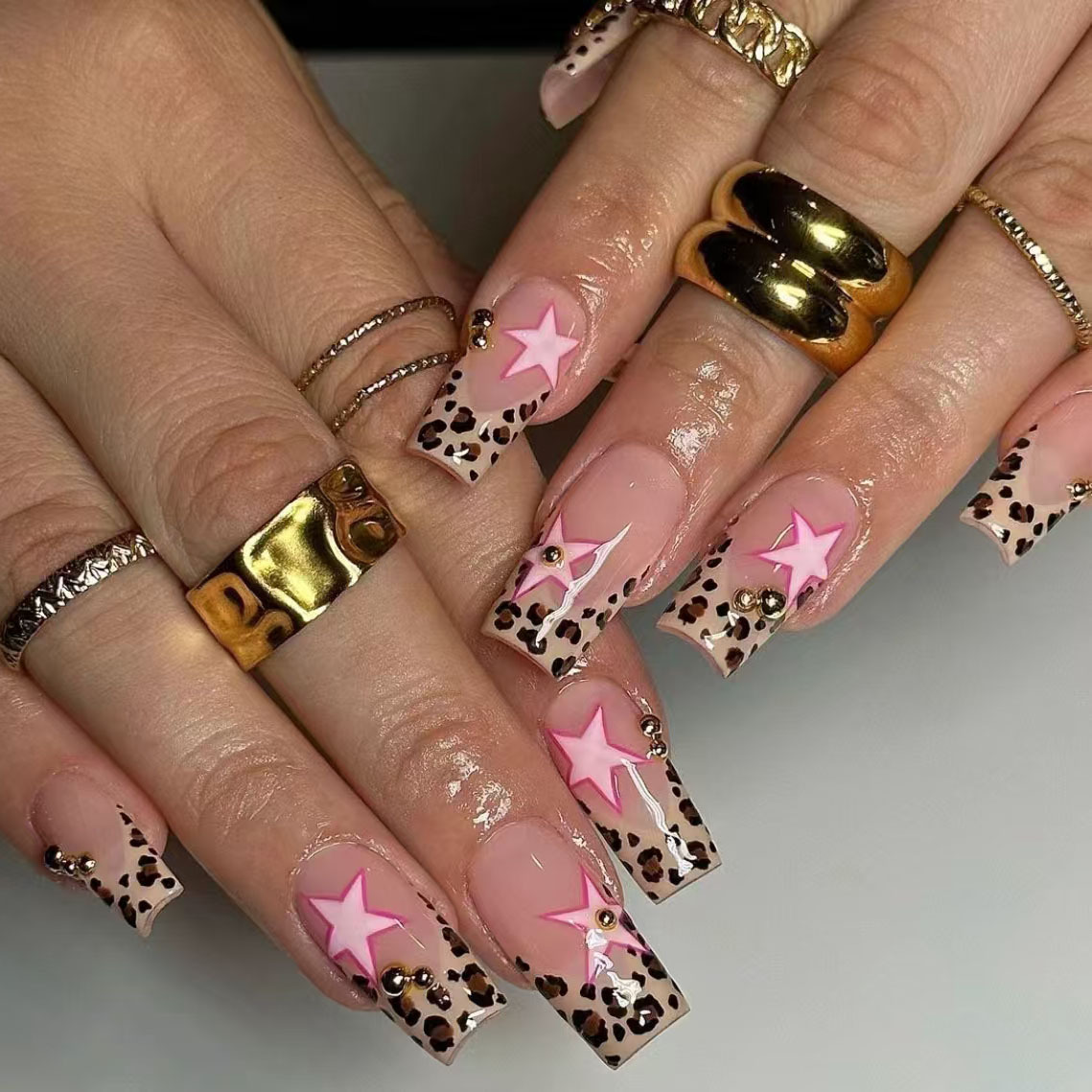 24枚入りミッドレングスフレンチスクエアヘッドつけ爪、ストラ - Nail Art Fake のレビューと価格