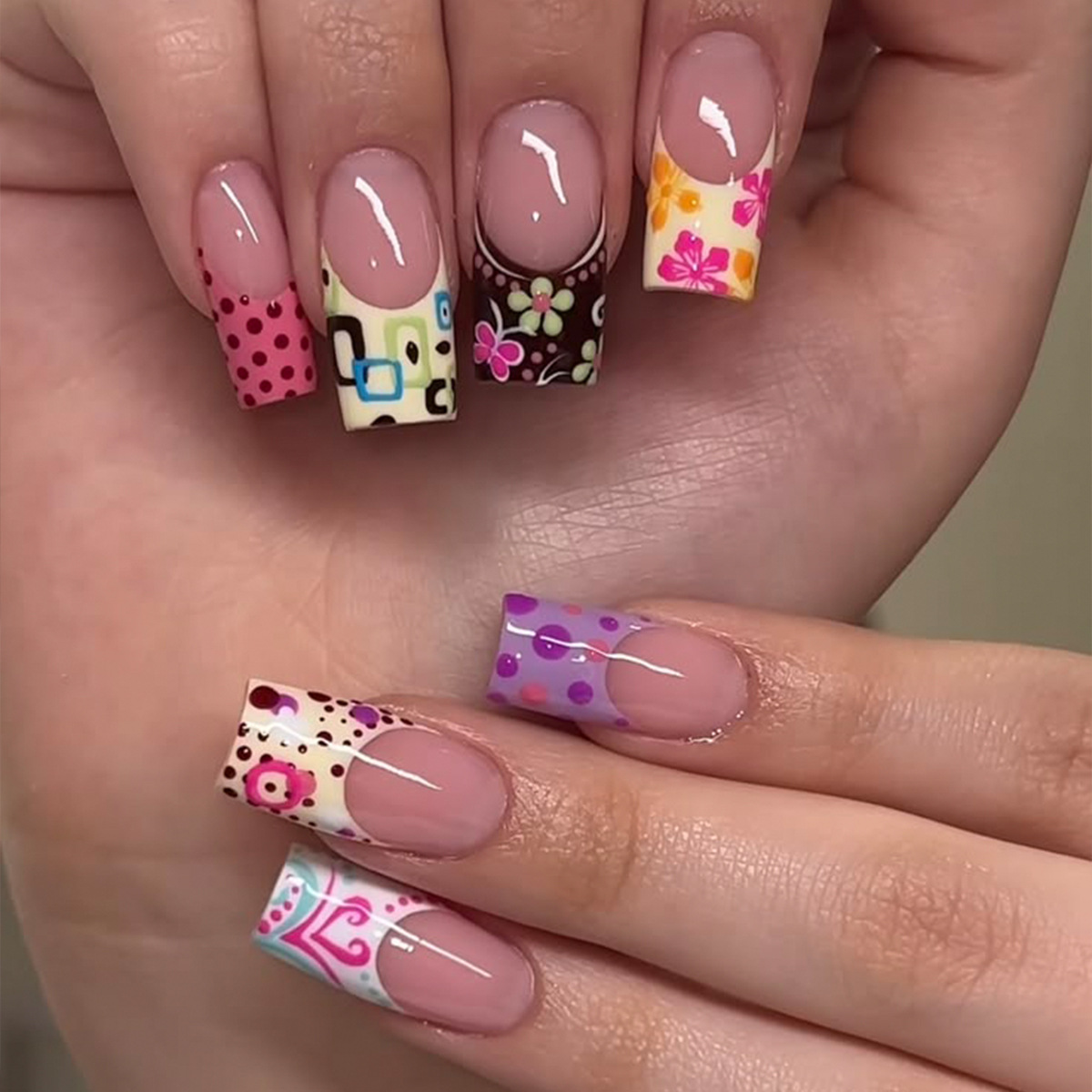 24枚入りミッドレングスフレンチスクエアヘッドつけ爪、ストラ - Nail Art Fake のレビューと価格