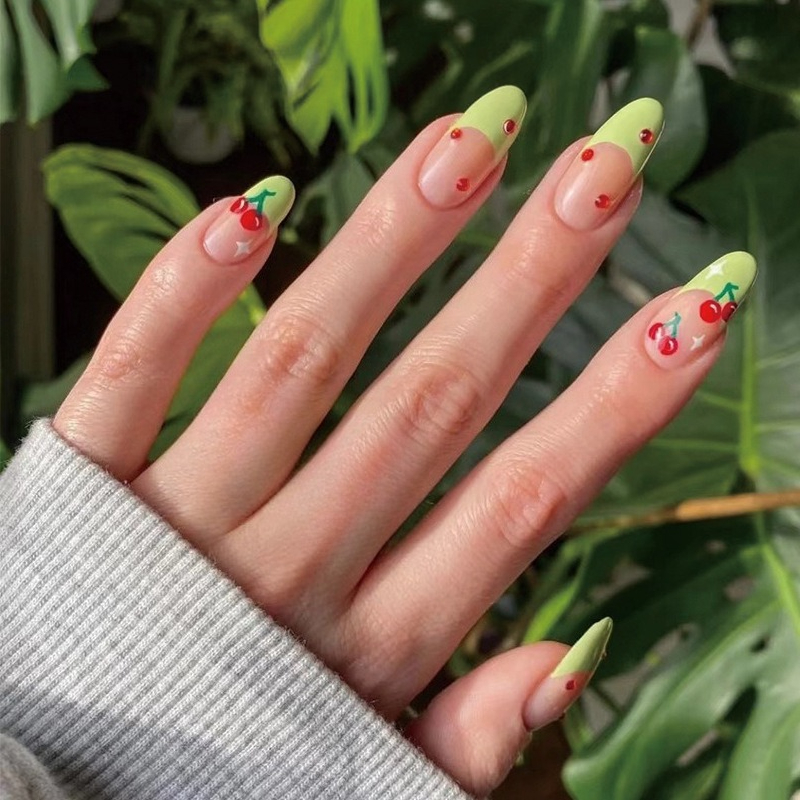 24 個フレンチアーモンドフェイクネイルグリーンエッジのウェ - Nail Art Red Cherry のレビューと価格