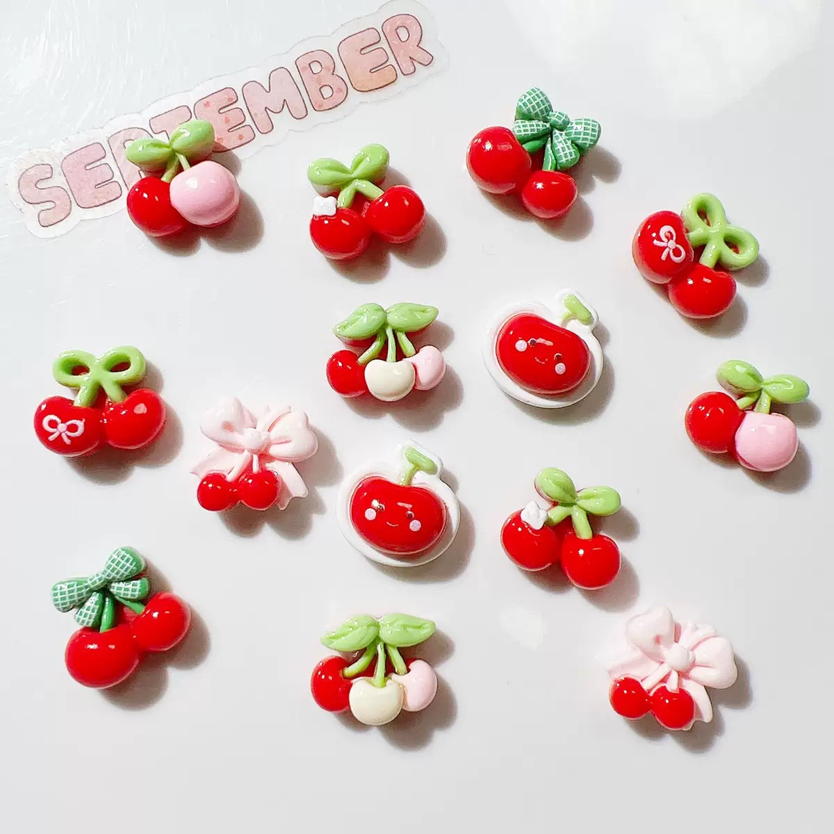 20個入り キュートなミニ漫画、様々な赤いチェリー付き ネイ - Nail Art Red Cherry のレビューと価格