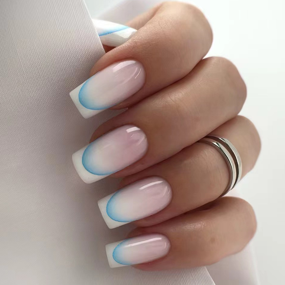 24枚入り完成品フェイクネイル フレンチレッド ショートスク - Nail Art Red Cherry のレビューと価格
